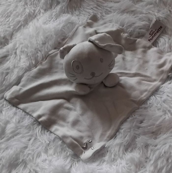 Doudou carré plat lapin blanc- cœurs argentées - Pommette
