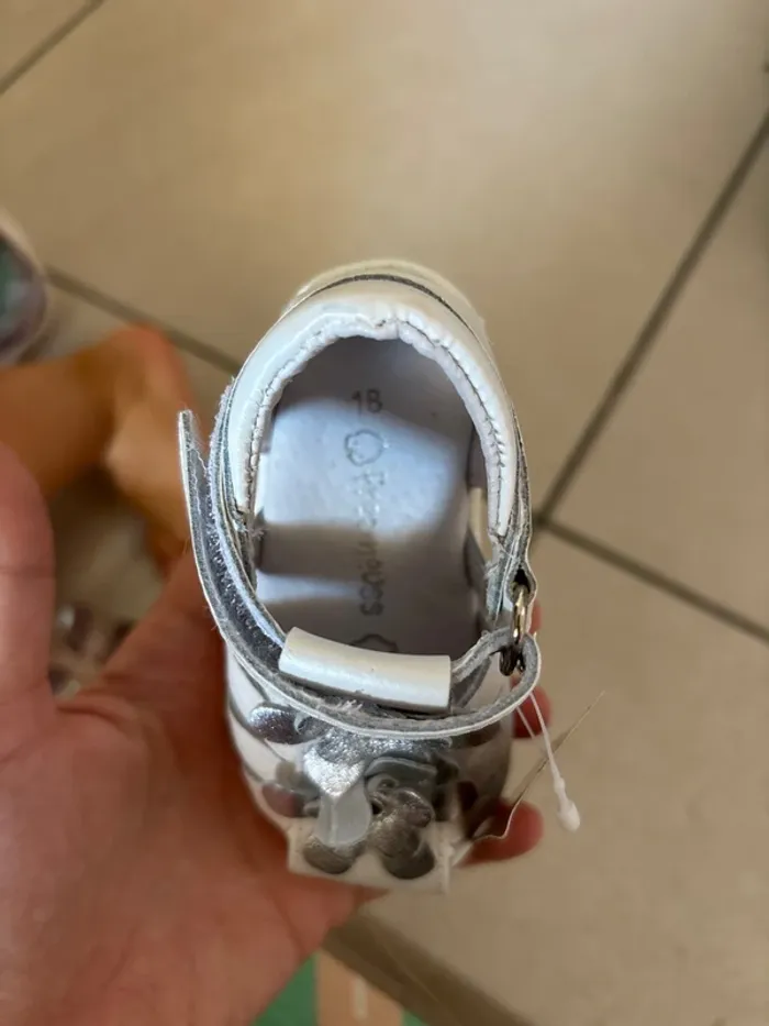 Chaussures taille 18 - photo numéro 2