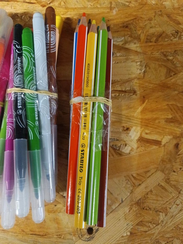 Lot de 28 marqueurs stabilo et de 10 crayons stabilo - photo numéro 2