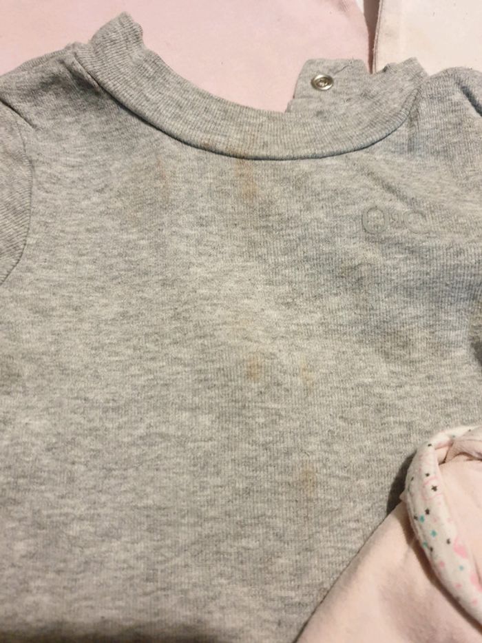 Lot bodies 12 mois - photo numéro 2