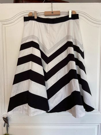 Jupe ample rayée noire et blanche Marks and Spencer taille 42