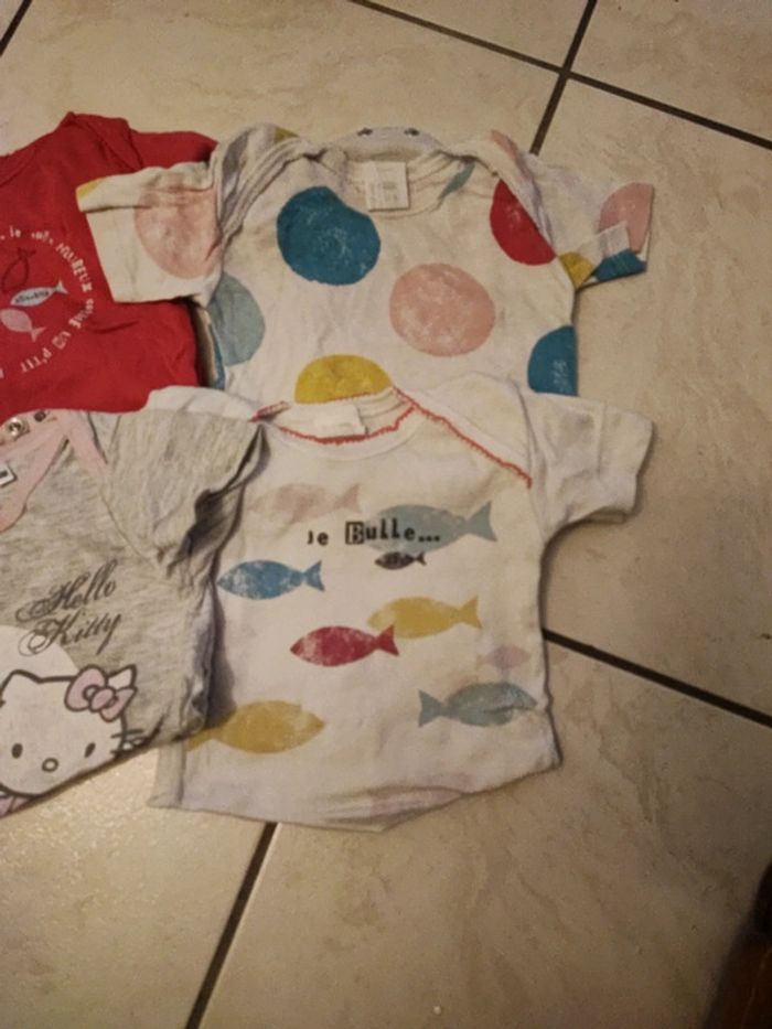 Lot body MC 12 mois - photo numéro 2