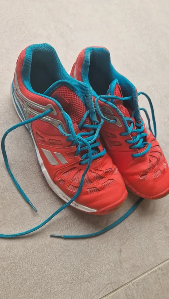 Basket babolat tres bon etat rouge taille 40.5 - photo numéro 3