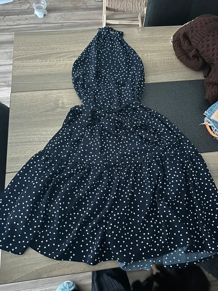 Robe dos nu - photo numéro 2