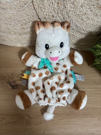Neuf doudou marionnette Sophie la girafe vulli