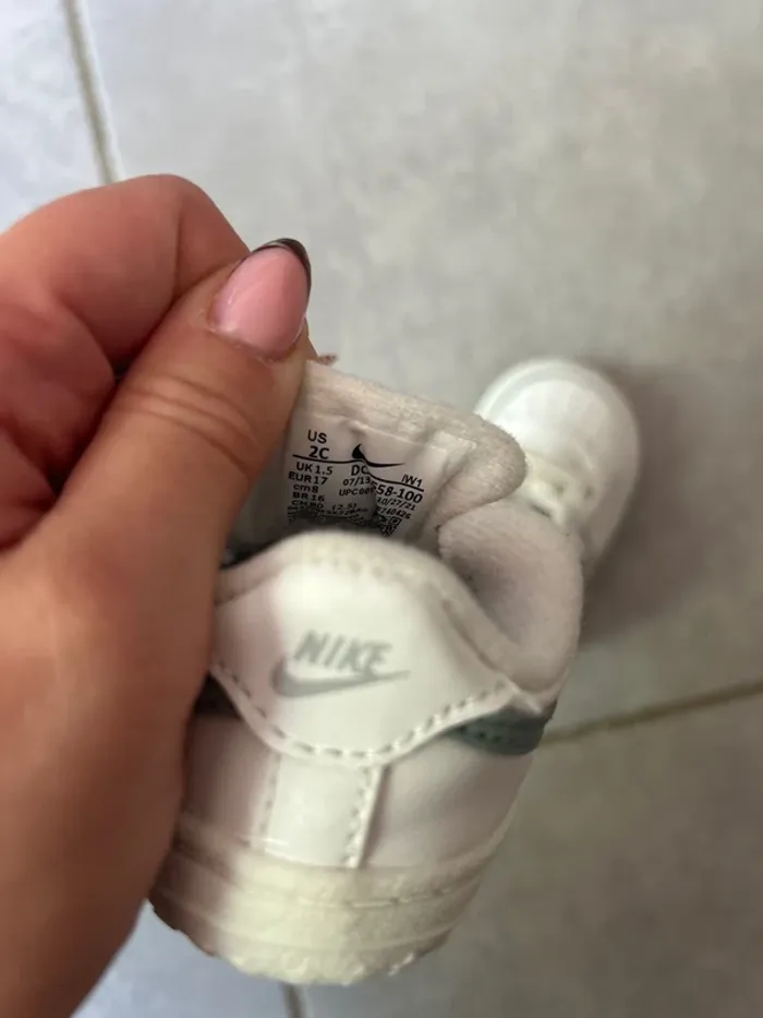Baskets bébé Nike taille 17 - photo numéro 5