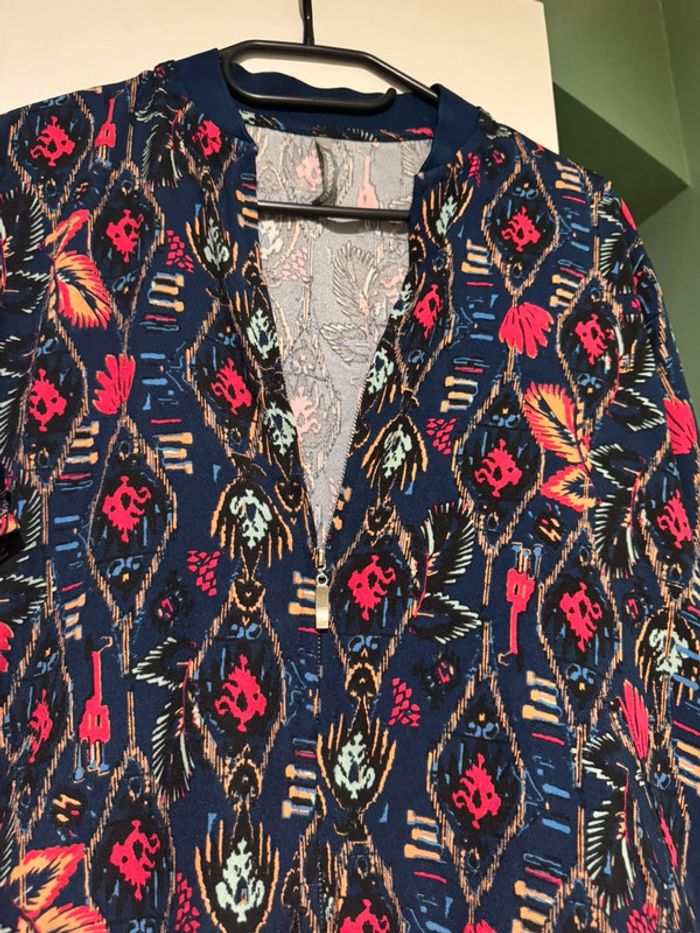 Veste légère bleu marine et colores fleuris - photo numéro 2
