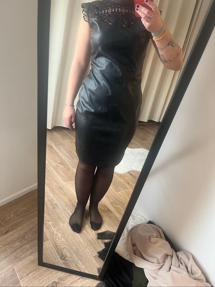 Robe en cuir