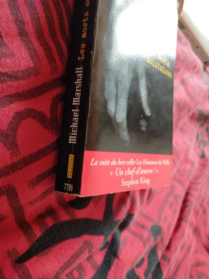Les morts solitaires - photo numéro 2