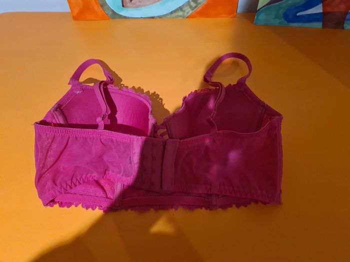 Soutien gorge rose - photo numéro 2