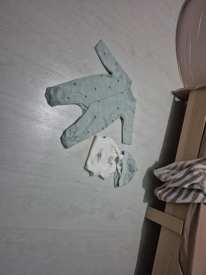 Ensemble 1M pyjama/ body / bonnet