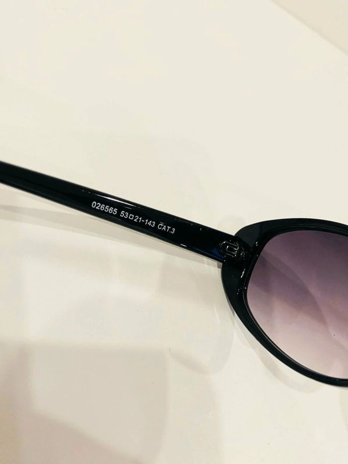 Lunette de soleil femme ovale noire verres dégradés uvprotection catégorie 3 - photo numéro 6