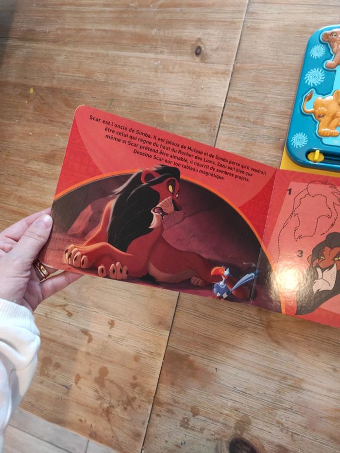 Livre cartonné et tableau magnétique le Roi Lion de Disney - photo numéro 3