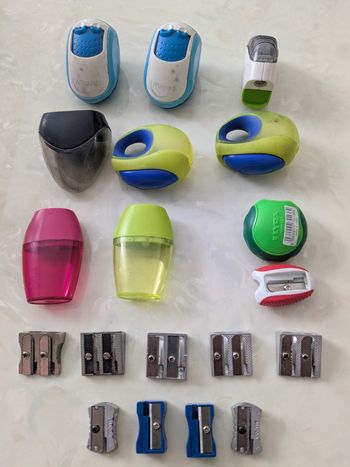 Lot de 19 taille-crayons