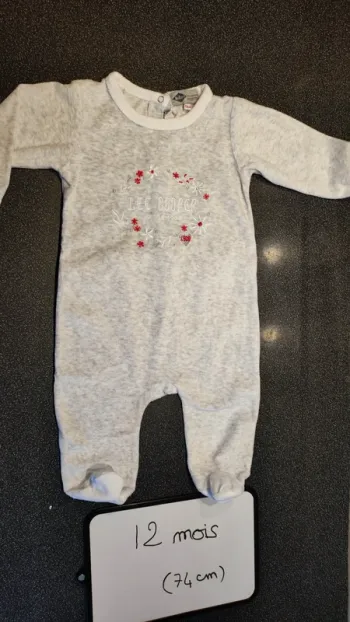 pyjama en velours tout doux taille 12 mois