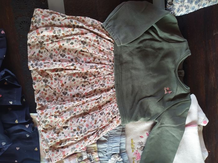 Gros lot 14 vêtements fille 2 ans + chaussettes - photo numéro 4