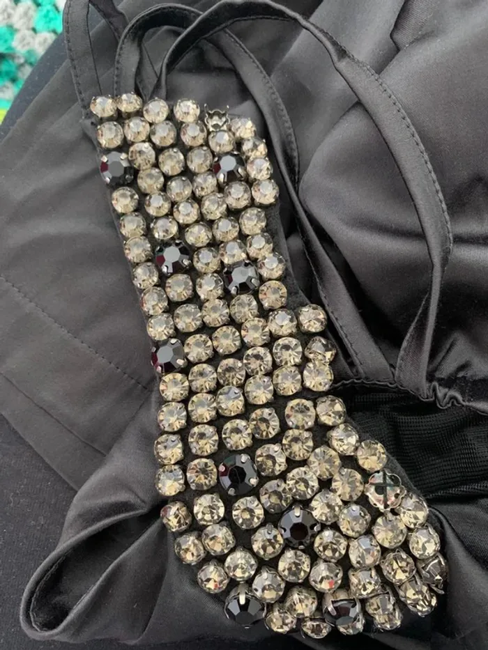 Robe noire pour occasion - photo numéro 3