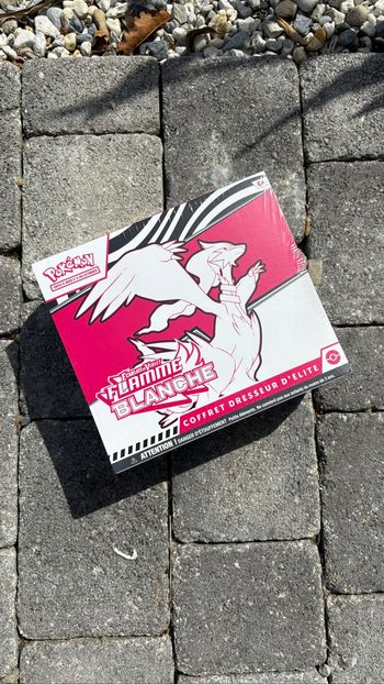 Pokémon - Coffret Dresseur d'Élite Flamme Blanche - EV10.5 - Reshiram - ETB
