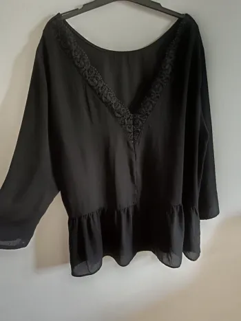 Blouse dentelle péplum