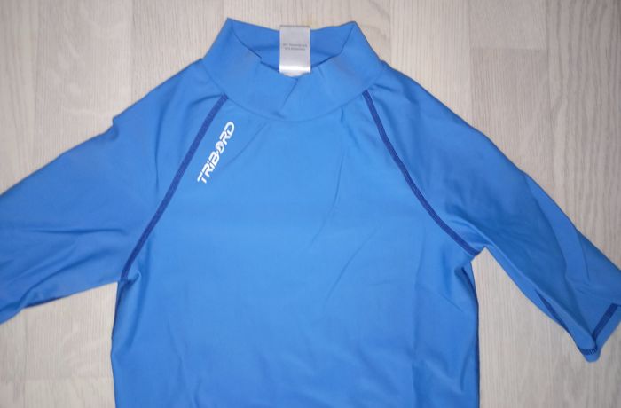 Tee-shirt anti-UV bleu ciel  Tribord 
T. 10 ans - photo numéro 2