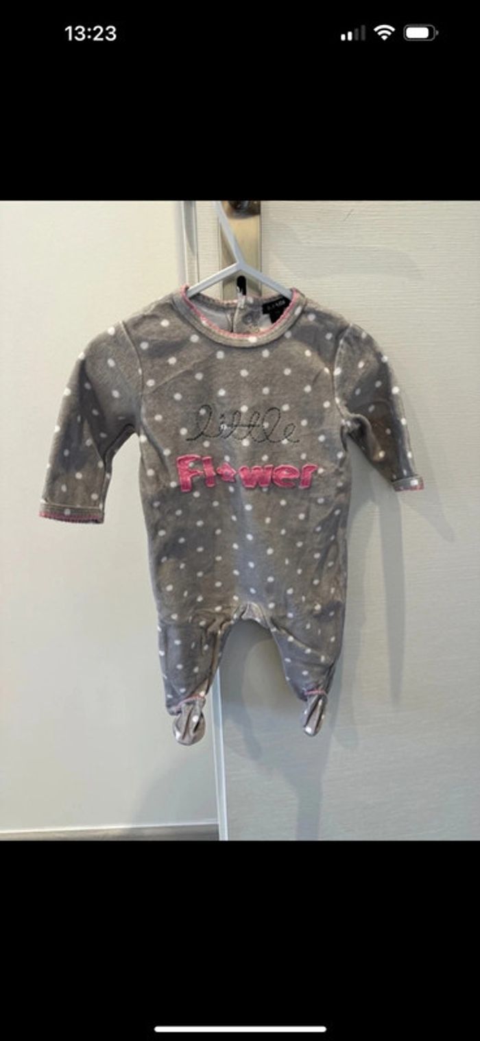 Pyjama Kiabi 1 mois bébé fille très bon état