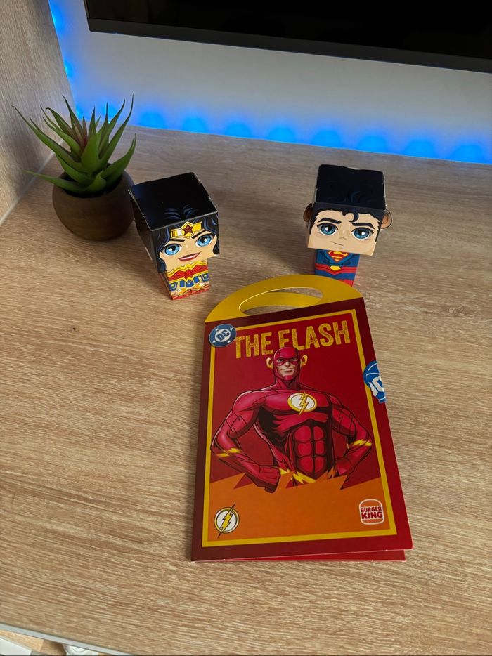 Lot figurine à construire wonder woman superman héro dc