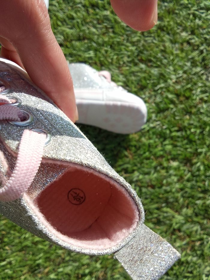 Lot de 3 paires de baskets, chaussures,  pour bébé fille taille taille  16,17 soit 0, 6 mois, lulu castagnette et autre,  toute saison , à enfiler - photo numéro 6