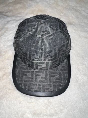 Casquette fendi