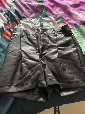 Short noir