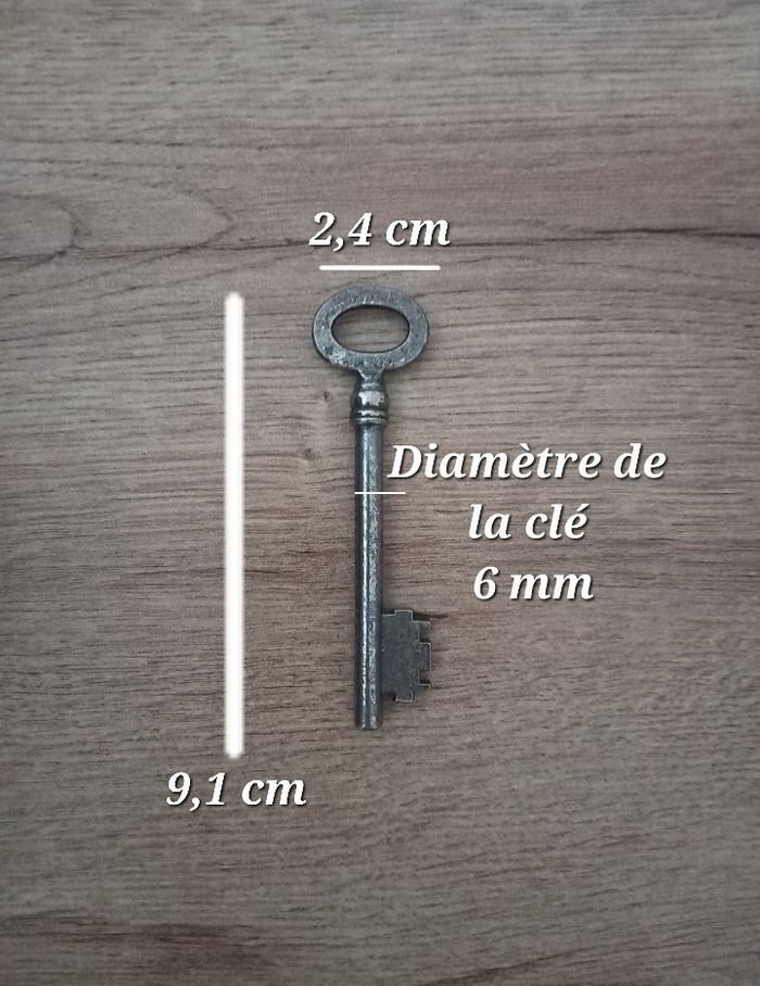 Clé ancienne en métal 9,1 cm " 427 ND / 741 N " - photo numéro 9