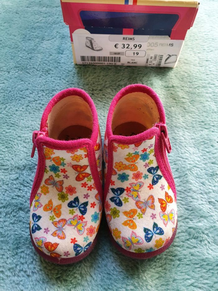 Magnifique chaussons pointure 19 - photo numéro 2