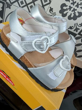 Sandales d'été fille. Taille 25. Neuf. Balducci 