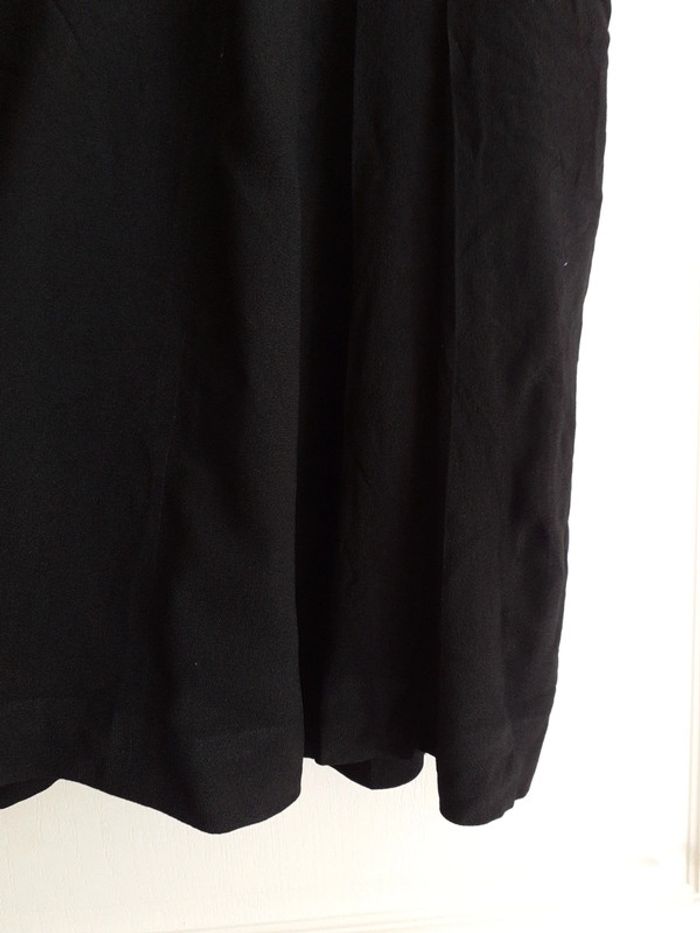Jupe noire - photo numéro 3