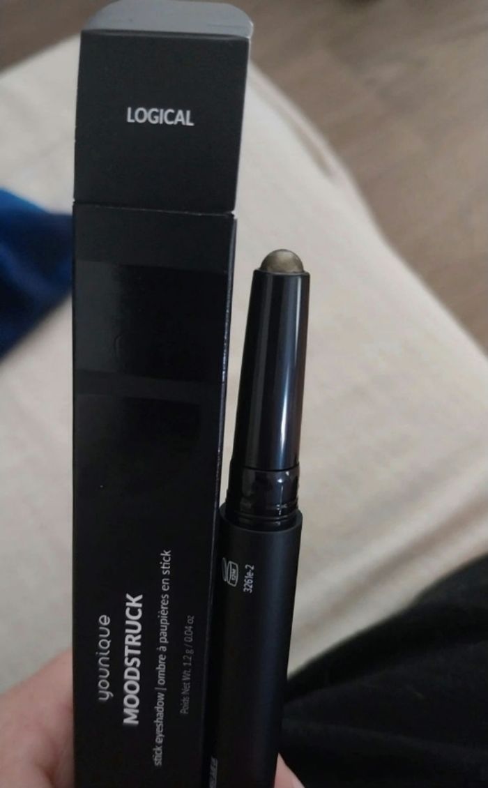 Ombre à paupières en stick logical Younique neuf - photo numéro 2