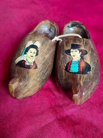 Petits sabots marrons foncés longueur 12 cm ( n°3)