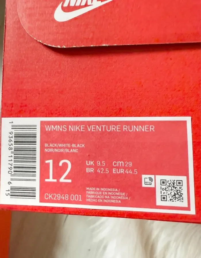 Nike Venture Runner – Taille 44,5 – noir/blanc – Neuf avec étiquette - photo numéro 15