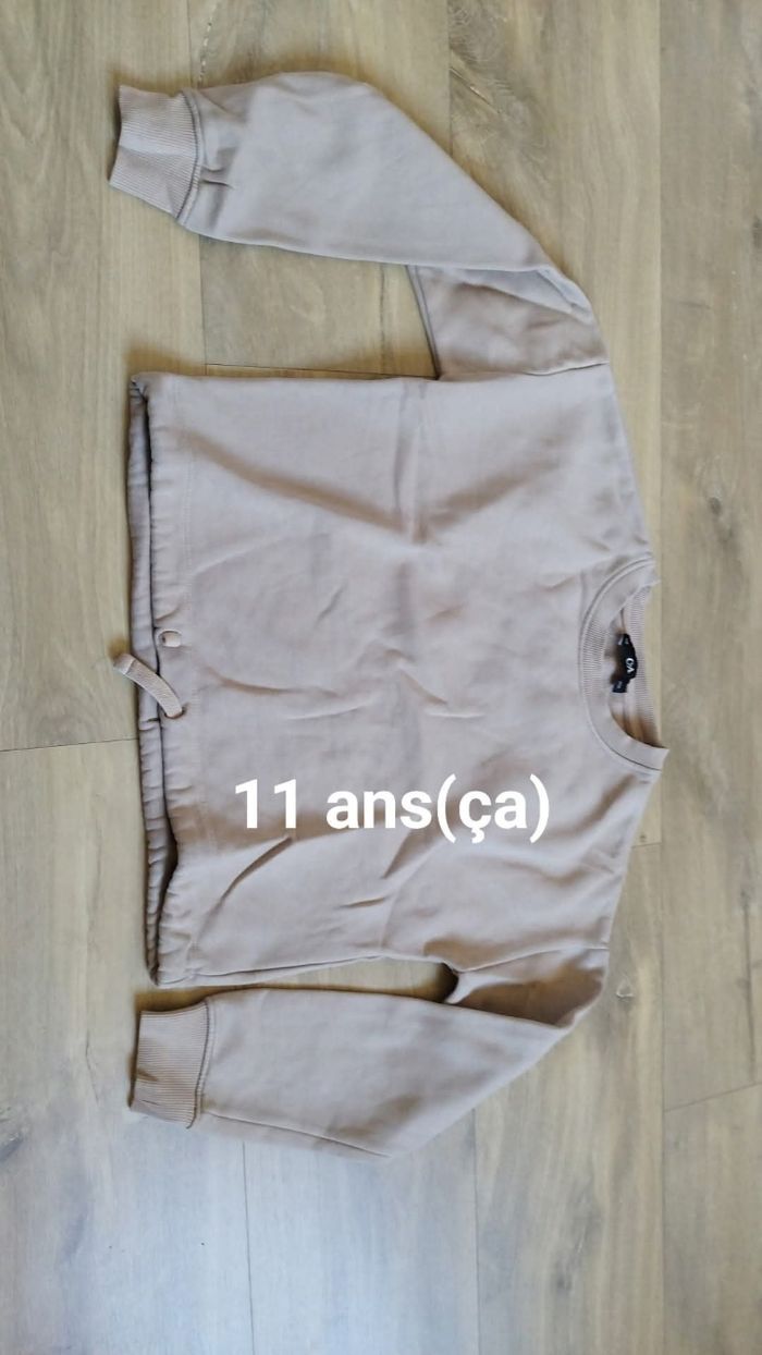 Pull fille taille 146.  11 ans