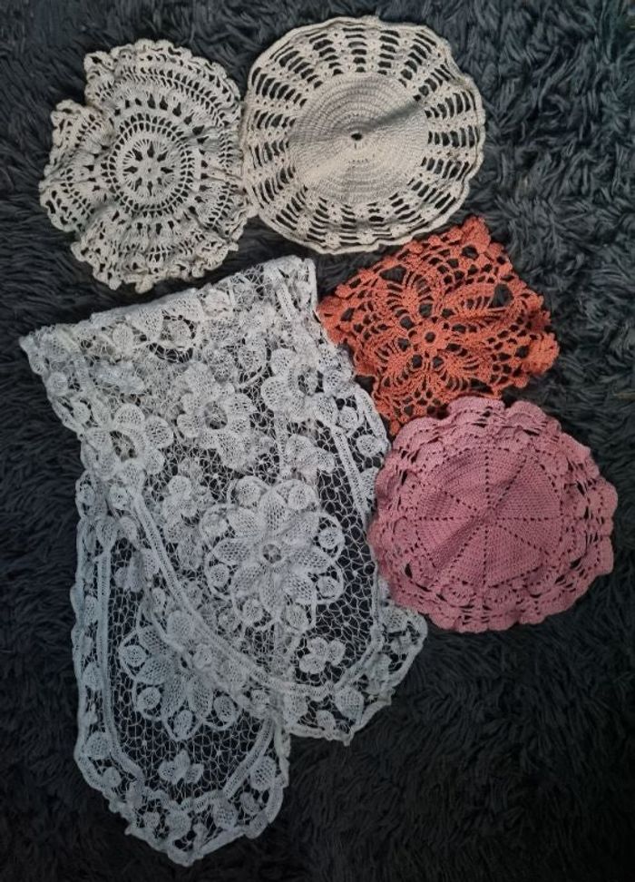 Lot 5 napperons très bonne état