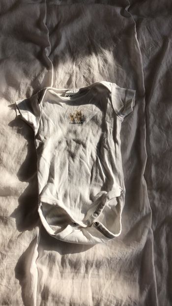 Body manches courtes H&M 2 - 4 mois coton bio