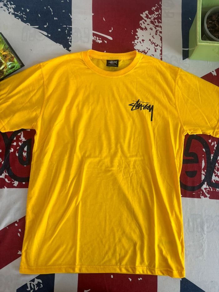 T-shirt Stussy Rework taille M/L jaune moutarde motif « araignée boule de billard n8 » - photo numéro 3