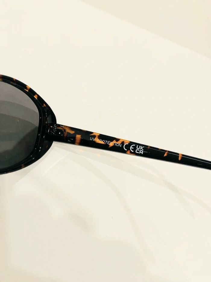 Lunette de soleil femme ovale marron écaille verres gris UV protection catégorie 2 - photo numéro 4