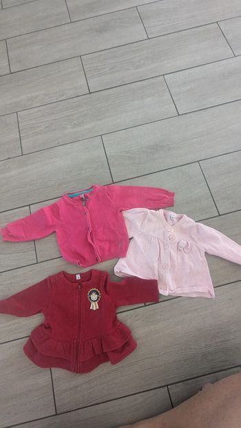 Lot gilet fille 3 mois