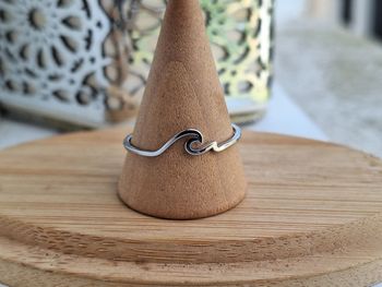 Bague argentée motif vague en Acier inoxydable, avec un design Minimaliste pour l'été