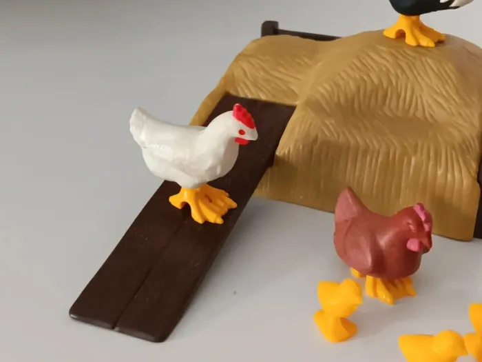 Fillette avec poules playmobil - photo numéro 4