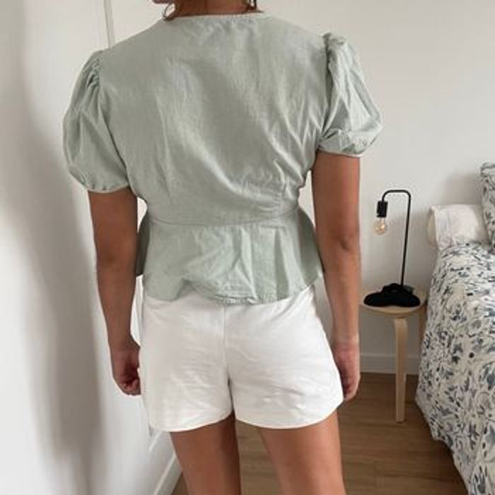 Total look cache cœur et short blanc - photo numéro 2