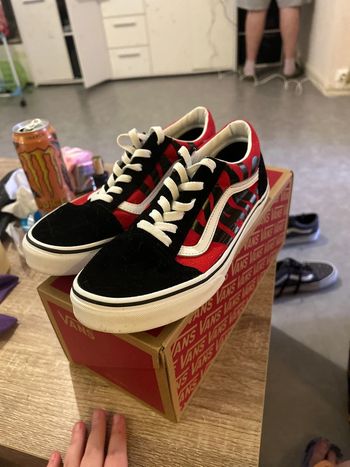 Vans noir et rouge
