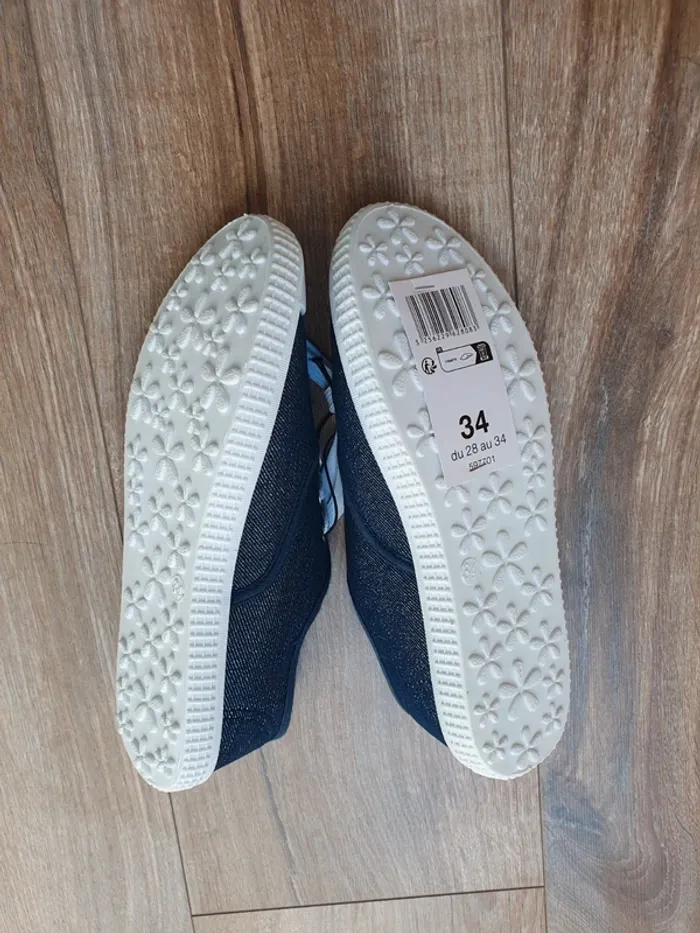 Baskets taille 34 - photo numéro 2