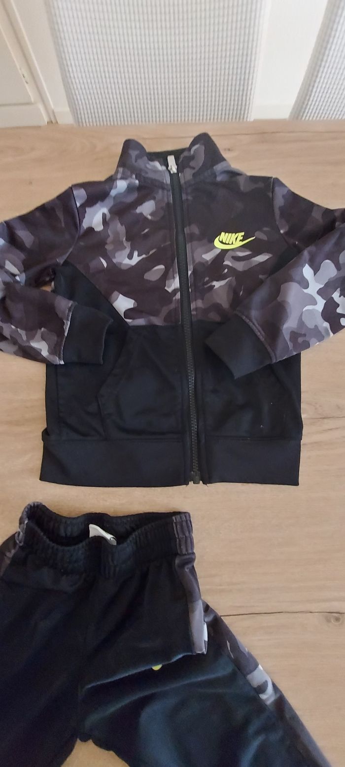 Ensemble Nike 3/4ans - photo numéro 4