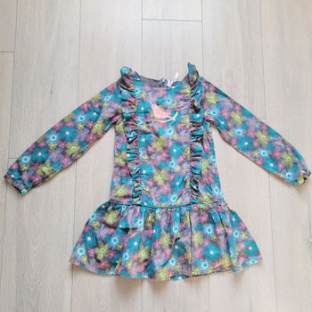 Très jolie robe fine mais doublée,multicolore. Fille 8 ans. Marque Orchestra