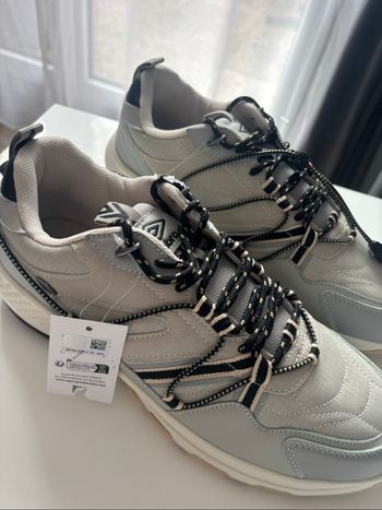 Baskets neuves avec étiquettes Umbro
